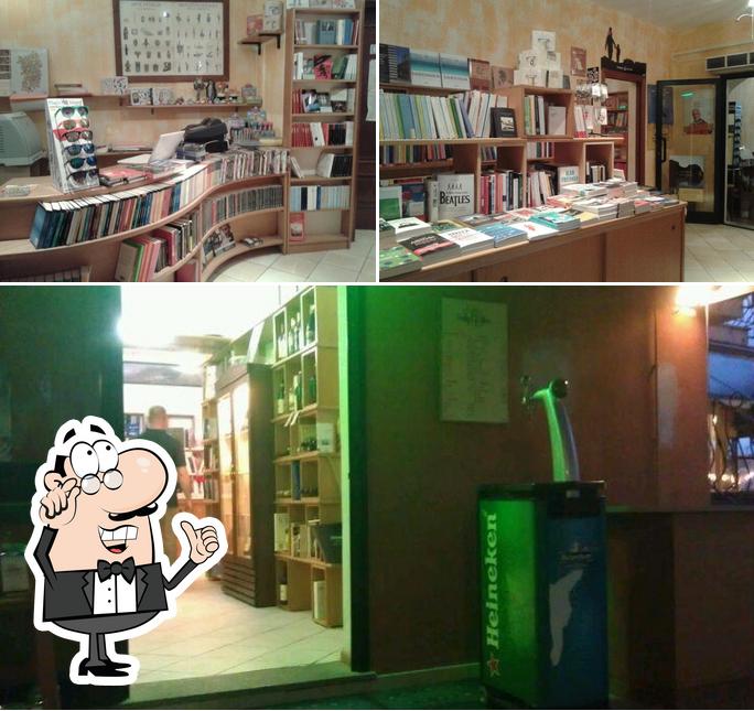 Gli interni di Oltre Il Mare Libreria Wine Bar