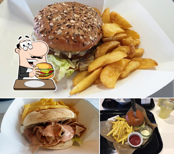 Ordina un hamburger a Twenty Nine