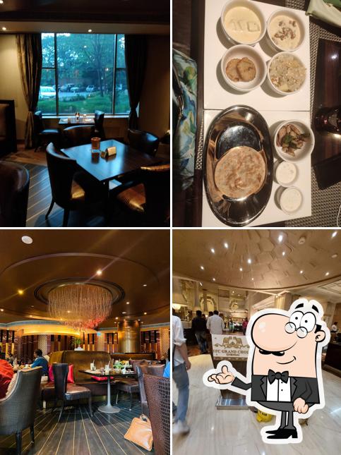 Check out how Cafe Mercara Express looks inside