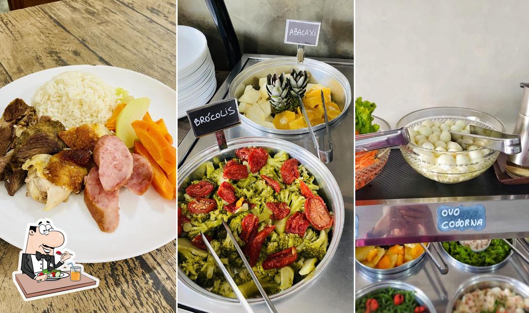 Comida em Restaurante Mineirinha