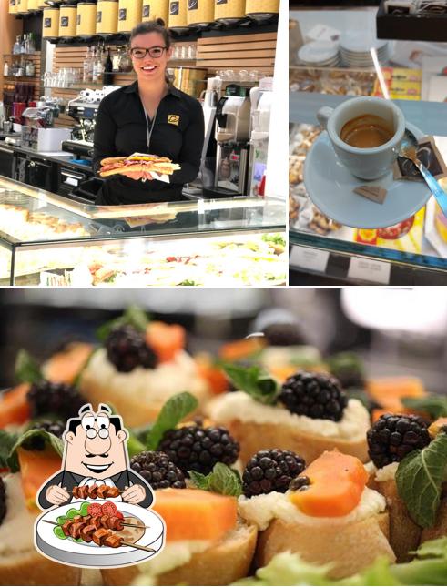 La foto di cibo e bevanda da Chapeau Cafè Le Due Torri