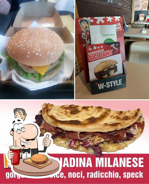 Prenditi un hamburger a W-Style Caffè
