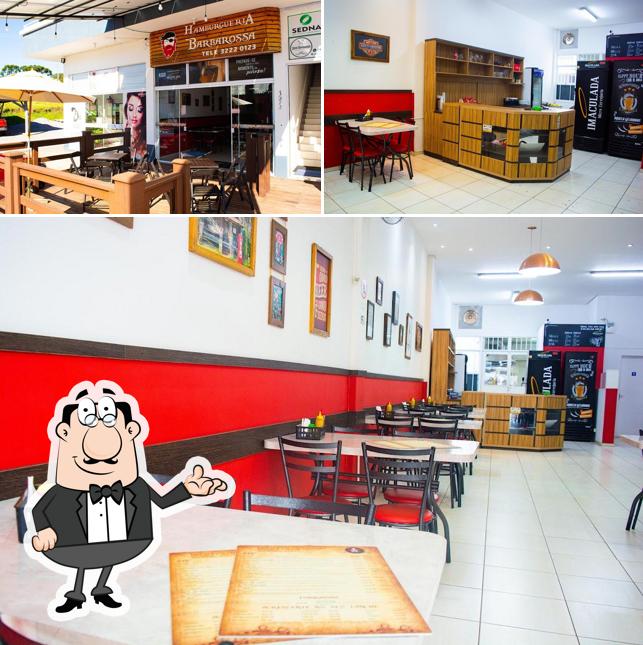 O interior do Hamburgueria Barbarossa