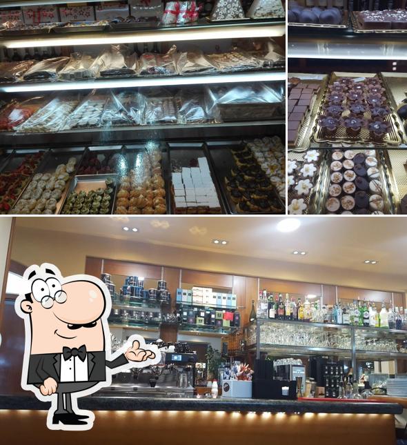 Gli interni di Pasticceria Gelateria De Caro Mario