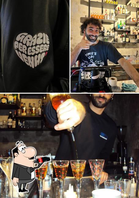 La immagine di bevanda e cibo da Est bar