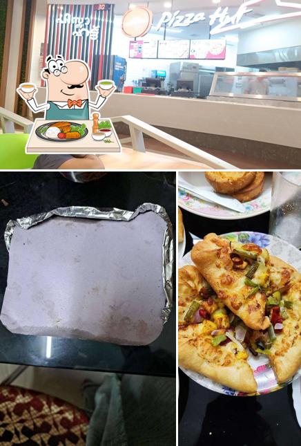 Among various things one can find food and interior at Pizza Hut Forum Mall, Kochi