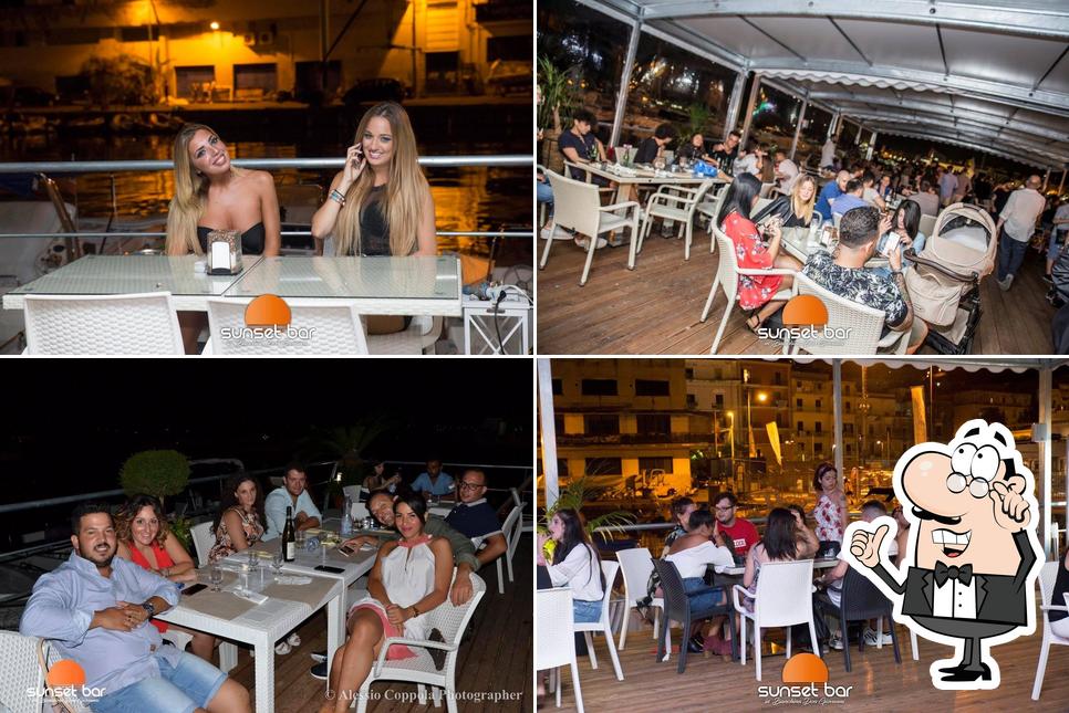 Gli interni di Sunset Bar