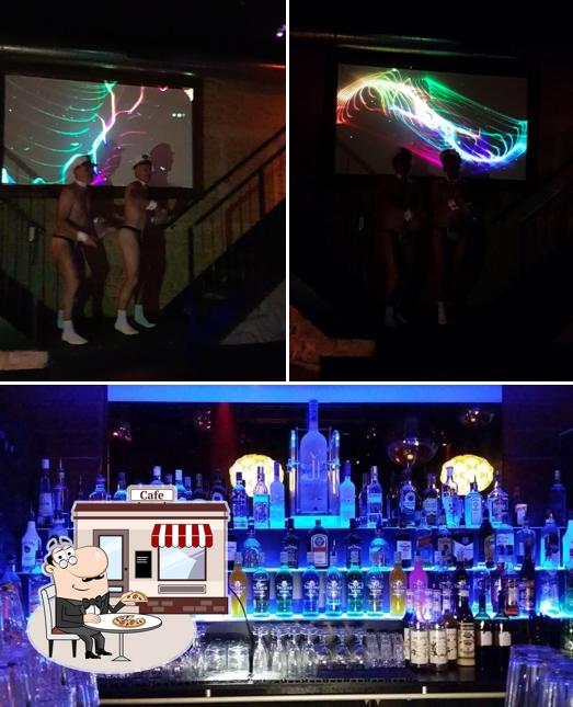 Questa è la immagine che raffigura la esterno e bevanda di Floor Club