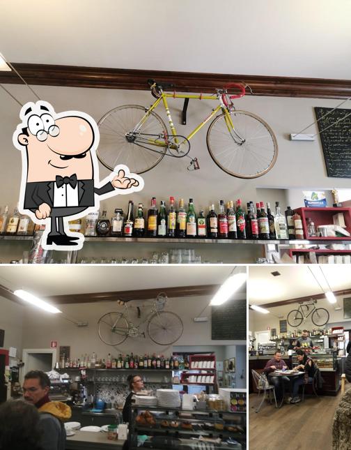 Siediti a un tavolo di Bar Roma