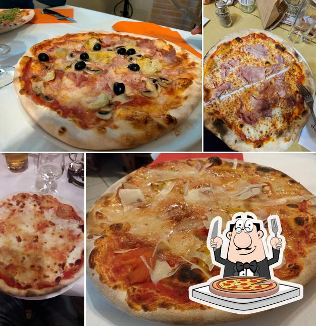 Prenditi una pizza a Ristorante Pizzeria Le Fate Monteu Roero