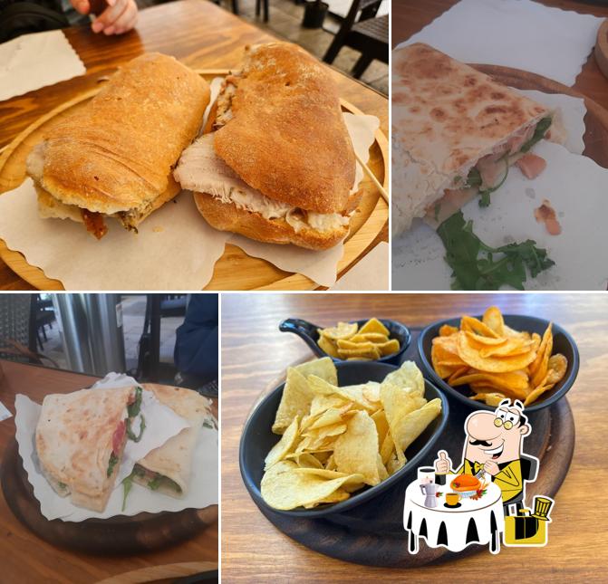 Panino con maiale stirato al Antico Caffè Puzzilli
