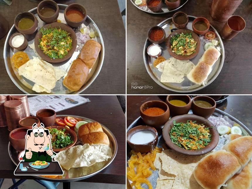 Meals at Tirangi Rassa Misal