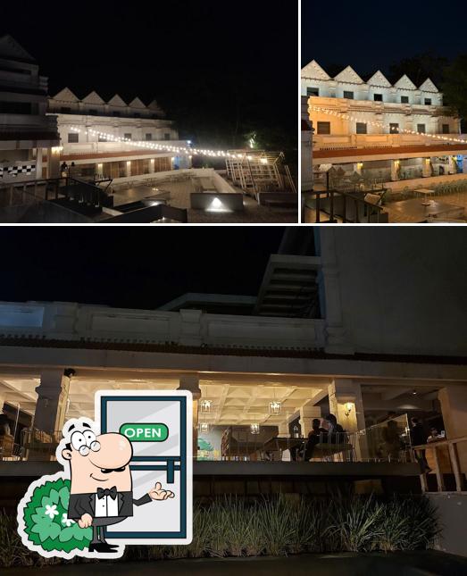 The exterior of Ray’s Restaurant and lounge