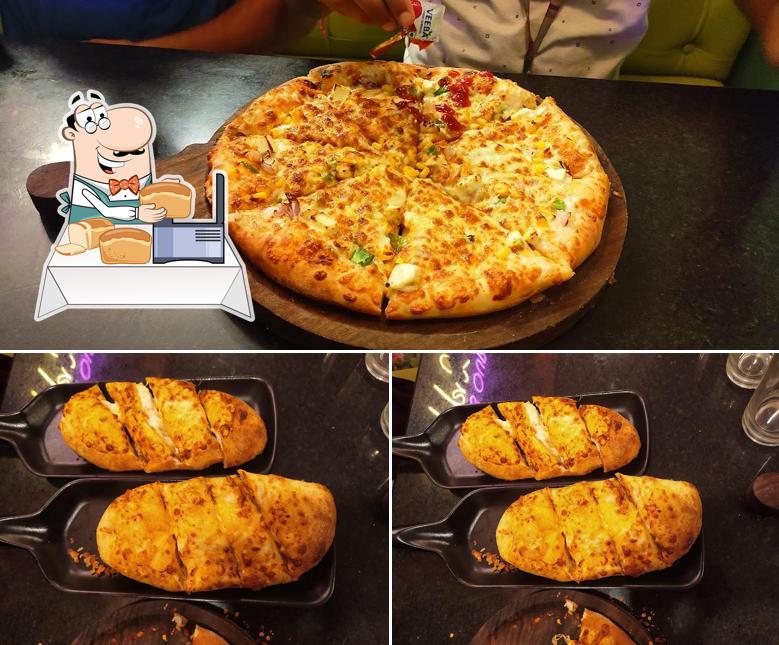 Garlic bread at The Spicy Saga Jawahar Nagar