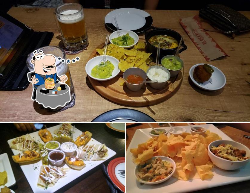 Platos en Villa México Tex-Mex