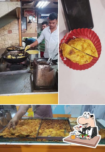 Food at Vidarbha Vadapav