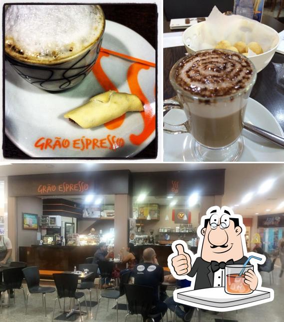 Esta é a ilustração apresentando bebida e interior no Grão Espresso