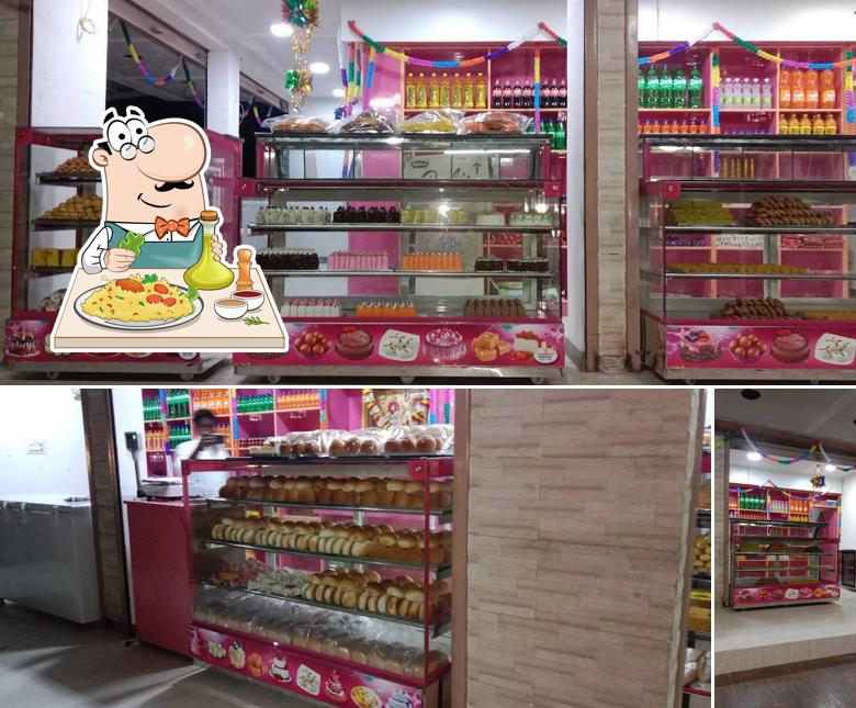 Food at PM Snacks World