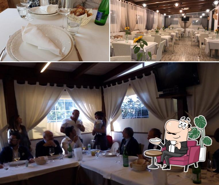 Tra le diverse cose da Ristorante Happy Days si possono trovare la interni e cibo