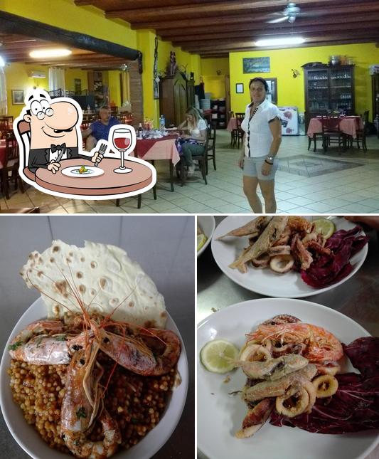 La cibo e interni del ristorante