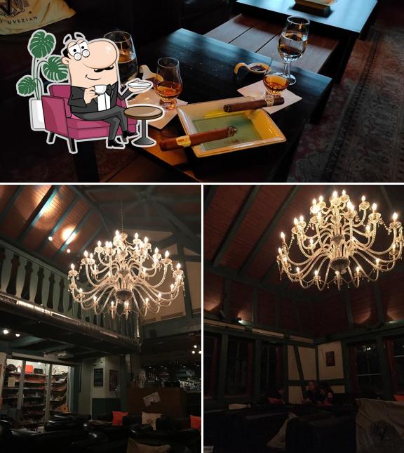 Gli interni di Casa Colonial Bar & Avo Lounge
