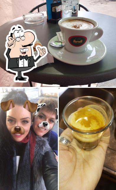 Gli interni di Kavarna Črtica
