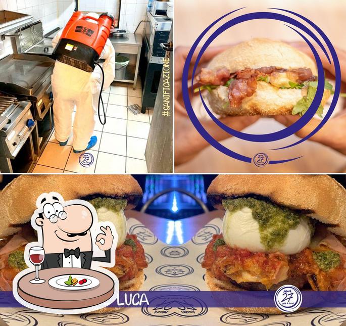 Tra le diverse cose da Piazza 27 si possono trovare la cibo e interni