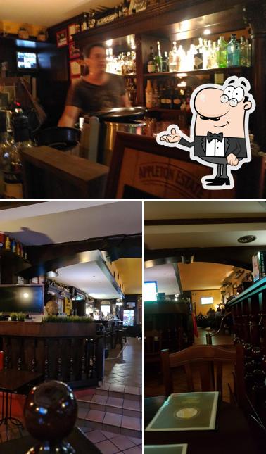 Dai un'occhiata agli interni di Andrew's Pub