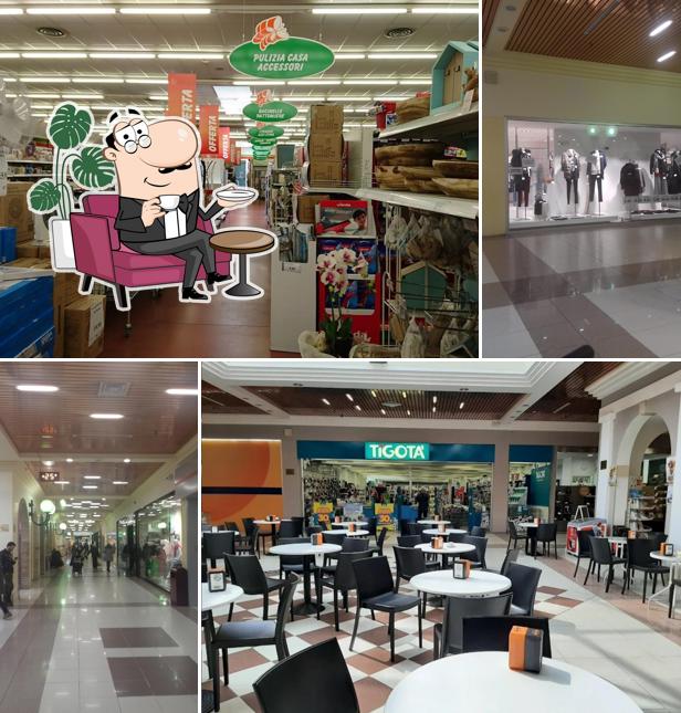 Gli interni di Centro Commerciale Il Porto RO