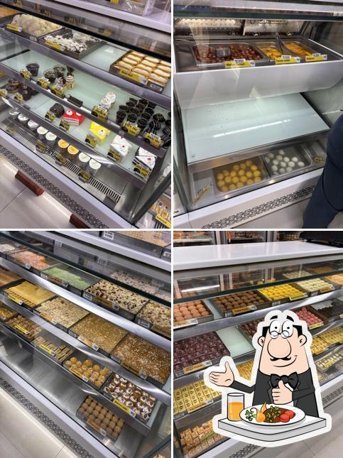 Food at Mithai and More by Shreeji Dairy, Jawaharchowk