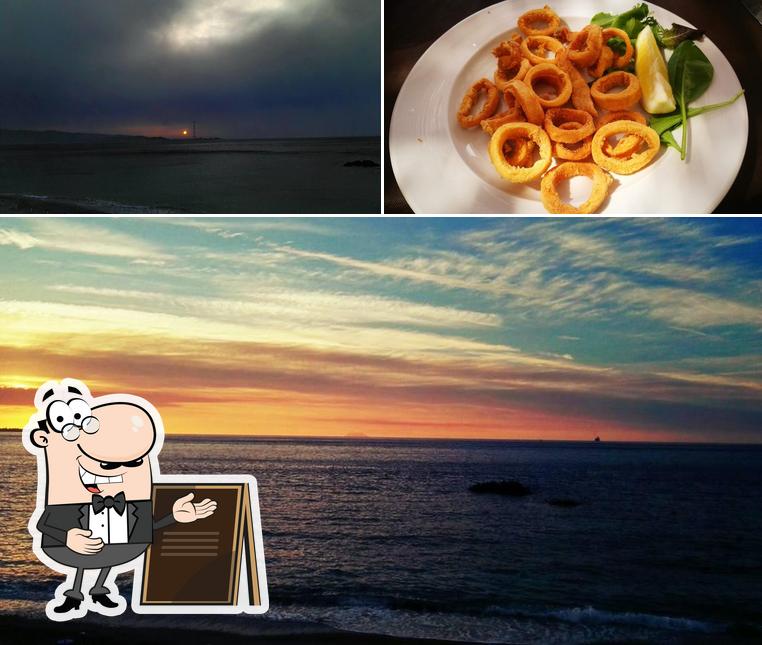 La foto della esterno e cibo di Lido con Ristorante Cala Sangrioli