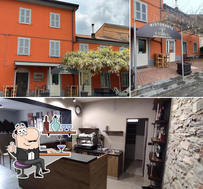 Siediti a un tavolo di Taverna Il Cortile