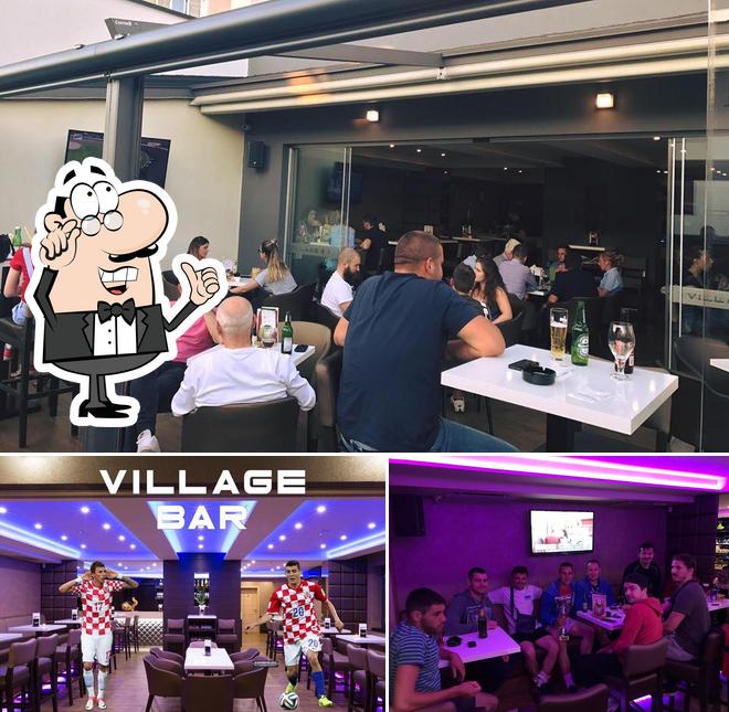 Gli interni di Village Bar