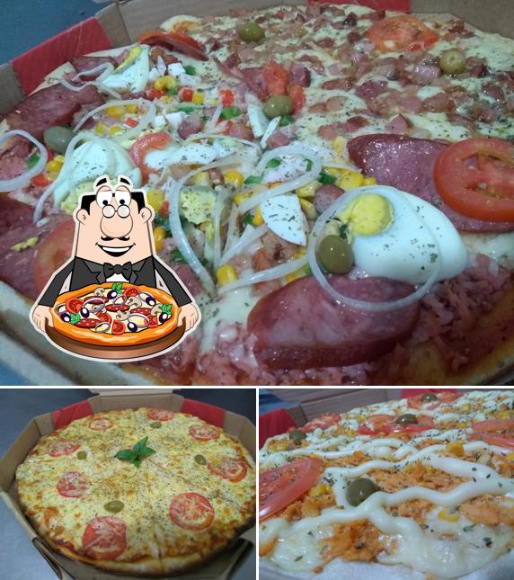 Experimente pizza no Famosinho Lanches