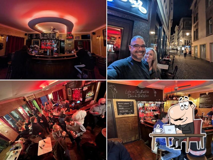 Gli interni di Züri Bar