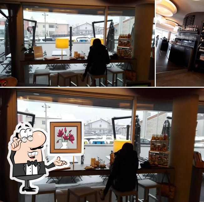 La interni e bancone da bar del ristorante