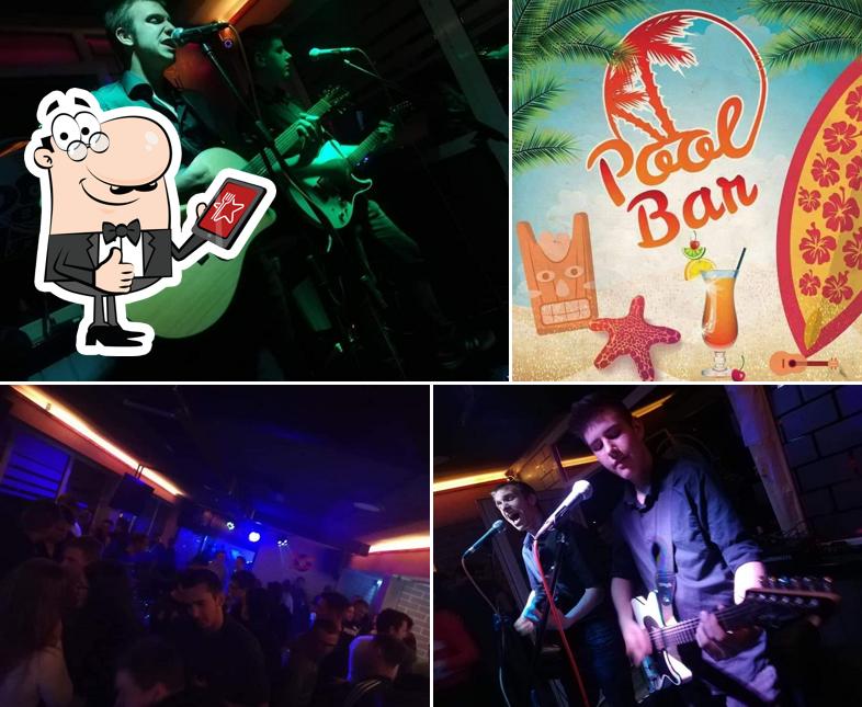 Pool Bar