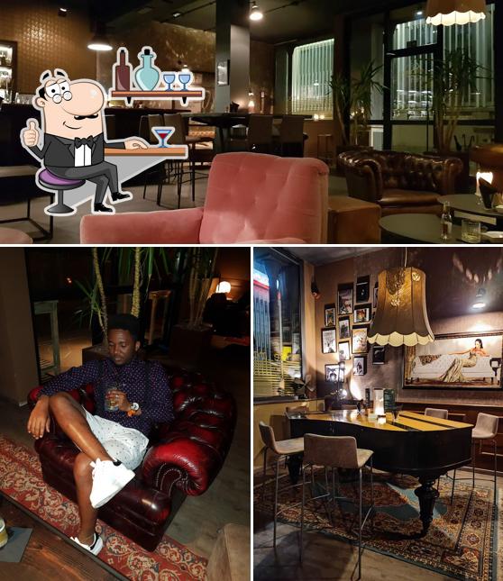 Gli interni di De Room Cocktail Bar Udine