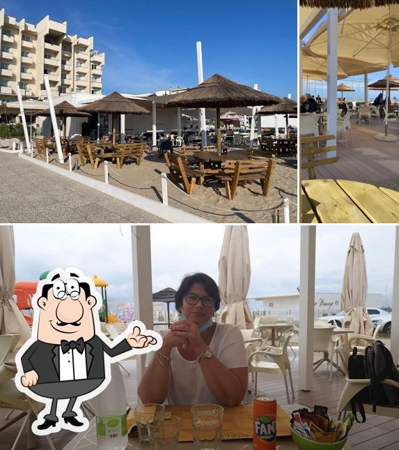 Gli interni di Mozli Beach Bar