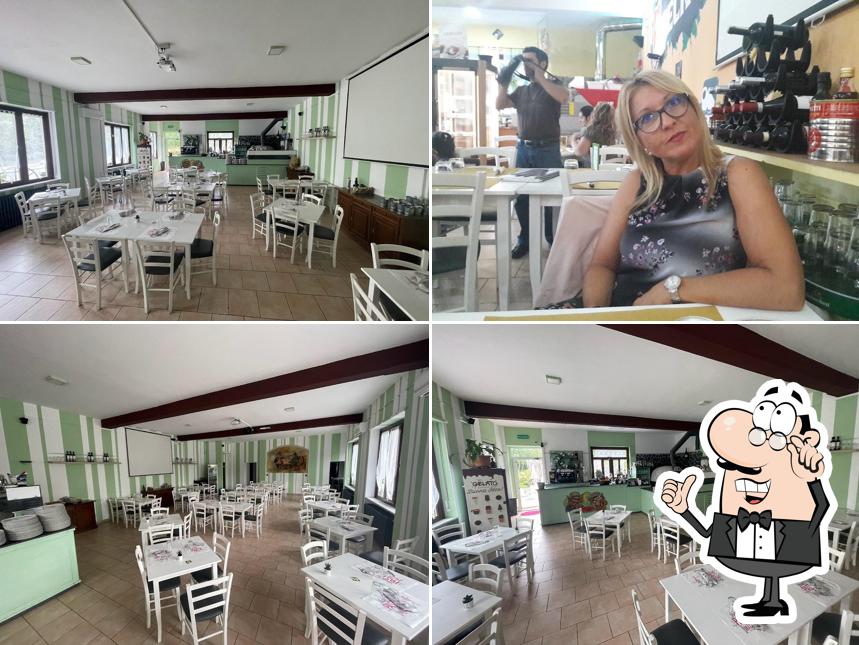 Siediti a un tavolo di Il Gatto e la Volpe