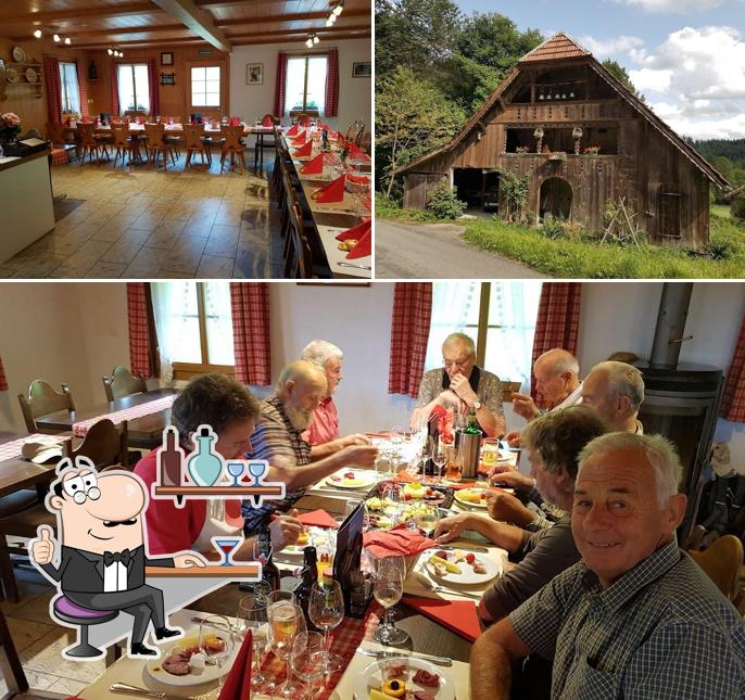 Siediti a un tavolo di Schärmtanne Beizli