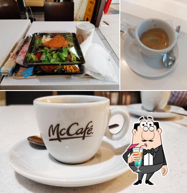 Guarda la immagine che presenta la bevanda e cibo di McDonald's Cesano Boscone