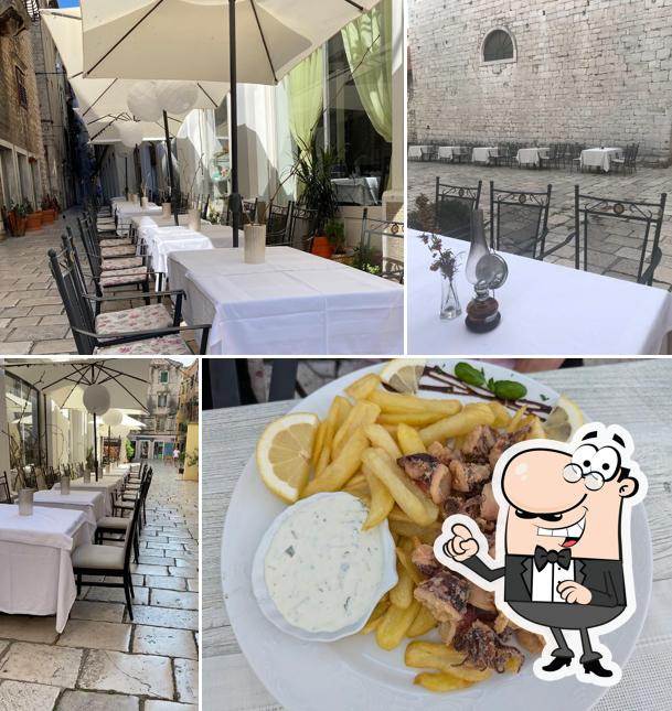 Siediti a un tavolo di Restaurant Galerija Šibenik