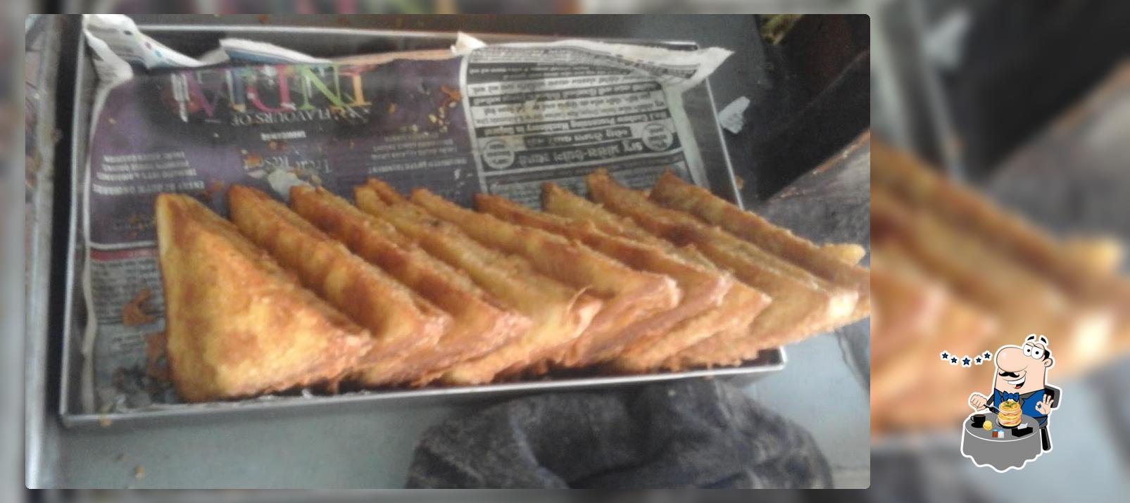 Food at Raja vadapav