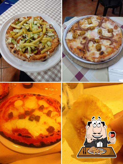 Prenditi una pizza a Pizzeria Napoli