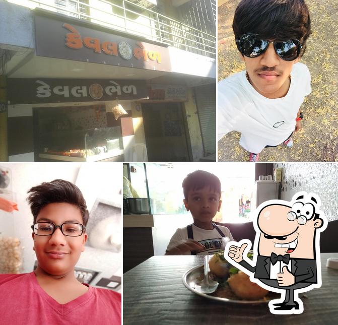 Look at this picture of Keval Bhel