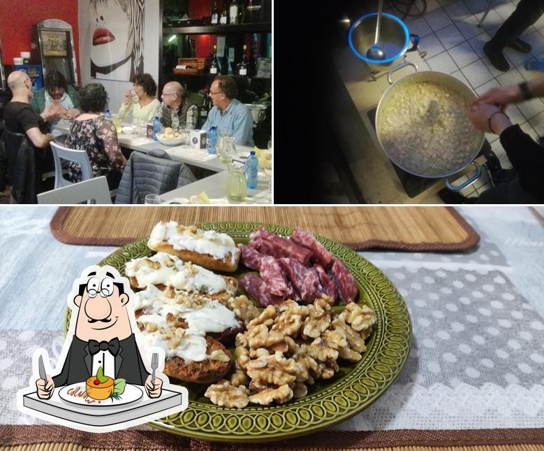 La cibo e interni del ristorante