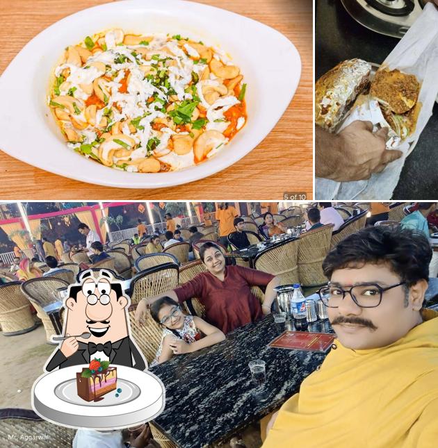 Chocolate cake at Dwarkadheesh Khandelwal Dhaba