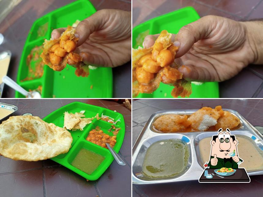 Food at Punjabi chole bhature