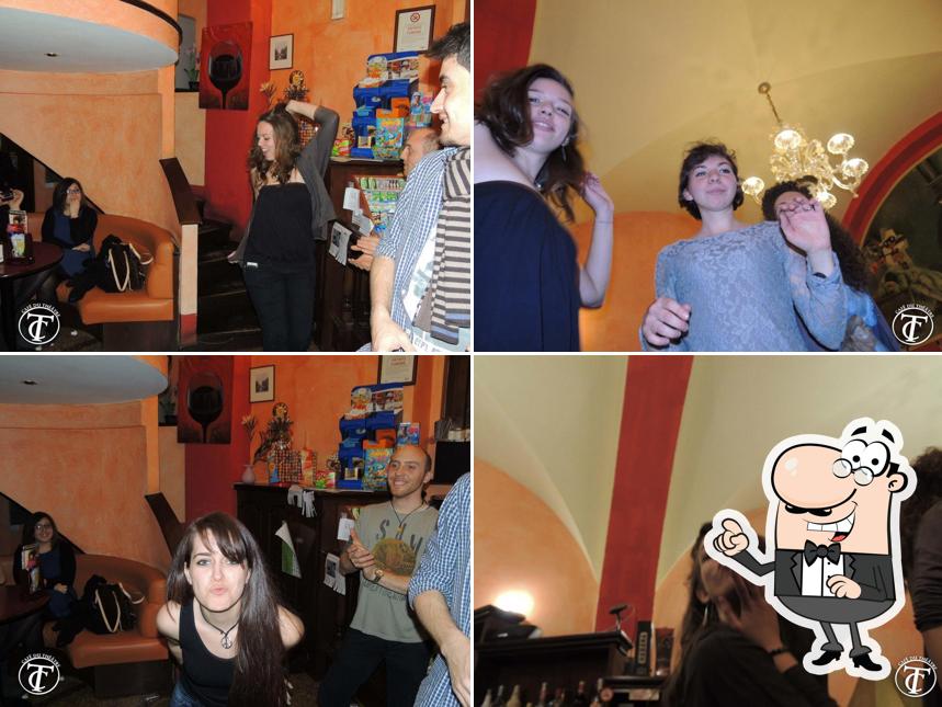 Gli interni di Café du Théâtre